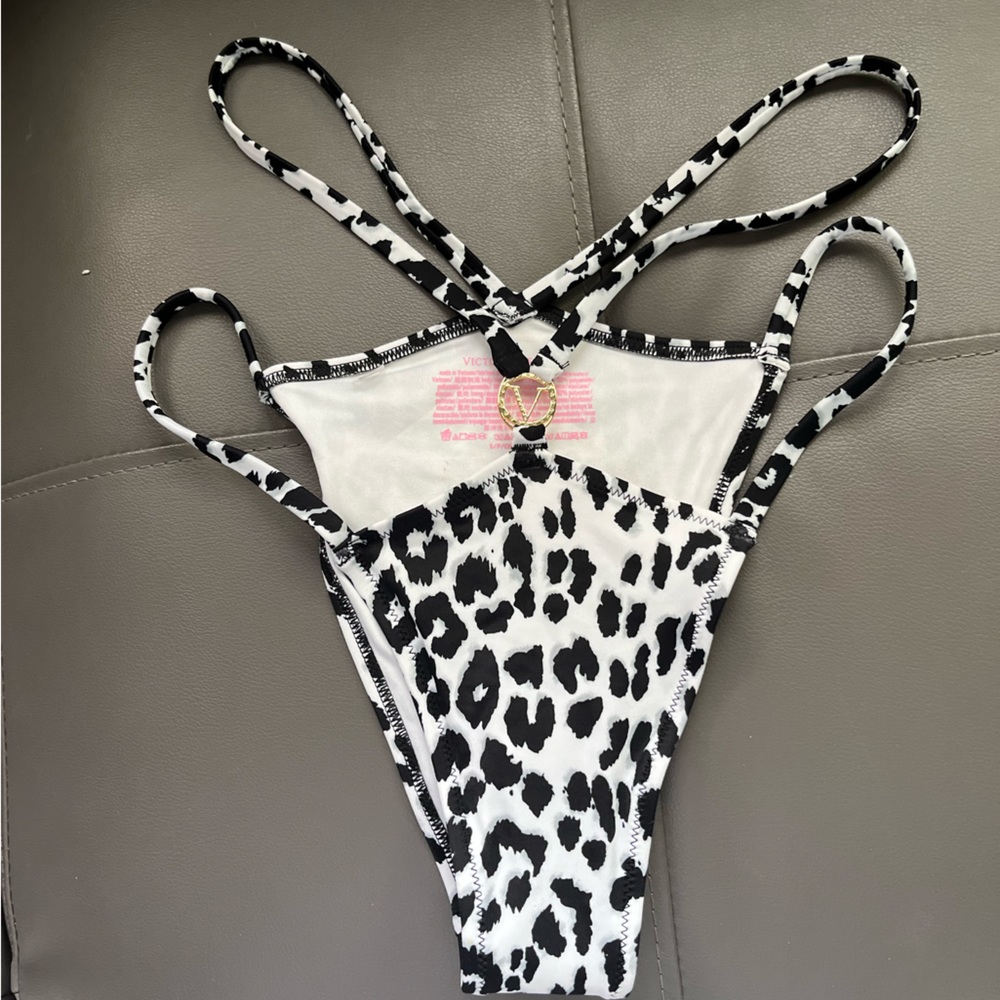 Victorias Secret bikini bottom size S cheetah